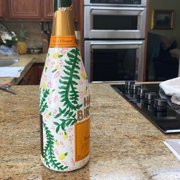 Hand painted Veuve Clicquot bottle - Picture 4 of 4